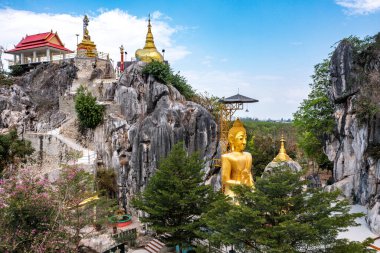 Champathong Mağara Meditasyon Merkezi ya da Thum Jum Pa Thong Rahip Kampı, Tayland 'ın güneydoğu Asya bölgesindeki Ratchaburi bölgesindeki Huai Phai alt bölgesinde dini ritüel mekanı.