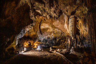 Ratchaburi, Tayland 'daki Khao Bin mağarası. Yüksek kalite fotoğraf
