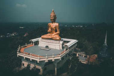 Tayland, Phetchaburi üzerindeki Thip Nimit Buda heykeli. Yüksek kalite fotoğraf