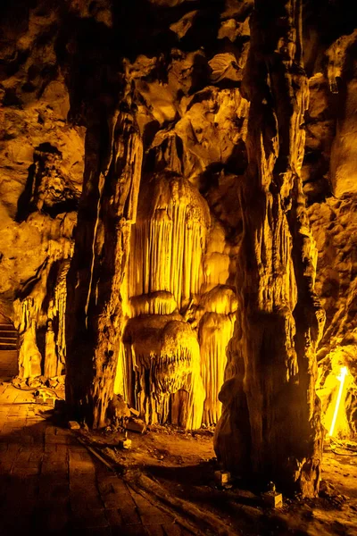 Jaskinia Tham Khao Luang Phetchaburi Tajlandii Górska Świątynia Jaskini Osiągalna — Zdjęcie stockowe