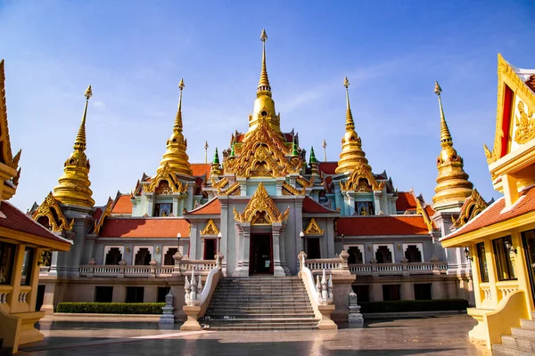 Храм Пхра Махата Чеди Пхакди Пракат Прачуап Кхири Хан Таиланд — стоковое фото