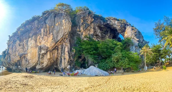 Khao Kalok Beach or Naresuan Beach stretches near Pranburi Beach. The soft brown sandy beach makes you feel comfortable with the cool breeze and quiet atmosphere.