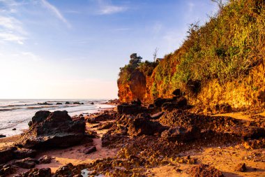 Ao Thung Sarng Körfezi, Chumphon, Tayland 'da Red cliff plajı veya Pha Daeng, yüksek kaliteli fotoğraf