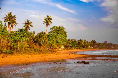 Ao Thung Sarng Körfezi, Chumphon, Tayland 'da Red cliff plajı veya Pha Daeng, yüksek kaliteli fotoğraf