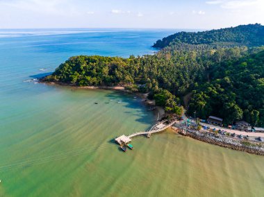 Chumphon, Tayland, Güney Asya 'daki Koh Phithak adasının havadan görüntüsü