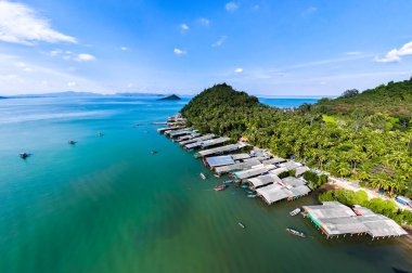 Chumphon, Tayland, Güney Asya 'daki Koh Phithak adasının havadan görüntüsü