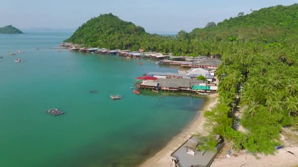 タイのチュンポン島 東南アジアのコ フィタック島の空中写真 — ストック動画