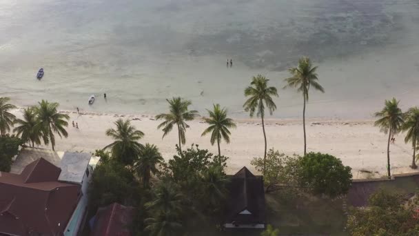 Haad Yao Beautiful White Sand Beach Bends Gently North West — Stok video