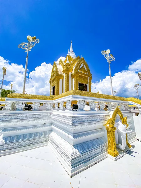 ศาลเจ าคานอมซ เสาในนครศร ธรรมราช ประเทศไทย ภาพถ ายค ณภาพส — ภาพถ่ายสต็อก