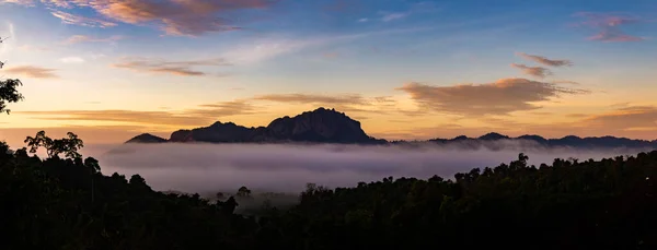 Salida Del Sol Mar Niebla Sobre Parque Nacional Khao Sok — Foto de Stock