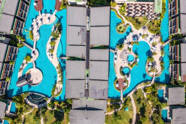Khao Lak, Tayland 'da bir tatil köyünün havadan görünüşü. Yüksek kalite fotoğraf