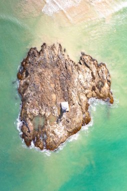 Tayland 'ın Phang Nga bölgesindeki Khao Lak sahilindeki deniz feneri adası.