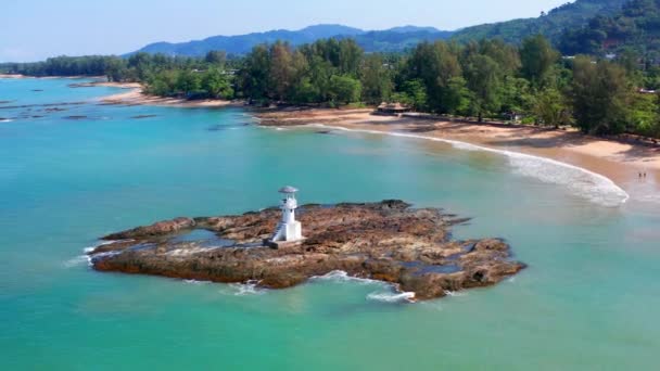 Tayland Phang Nga Bölgesindeki Khao Lak Sahilindeki Deniz Feneri Adası — Stok video