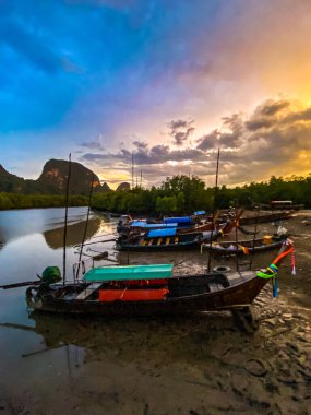 Samet Nangshe bakış açısı yağmur mevsiminde gün batımında, Phang Nga, Tayland, Güneydoğu Asya