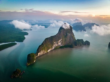 Samet Nangshe bakış açısı yağmur mevsiminde gün batımında, Phang Nga, Tayland, Güneydoğu Asya