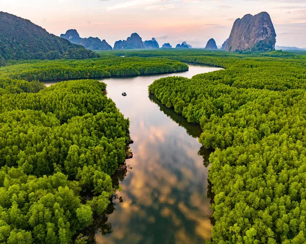 Phang Nga Körfezi 'nin havadan görünüşü, Tayland, Güney Doğu Asya