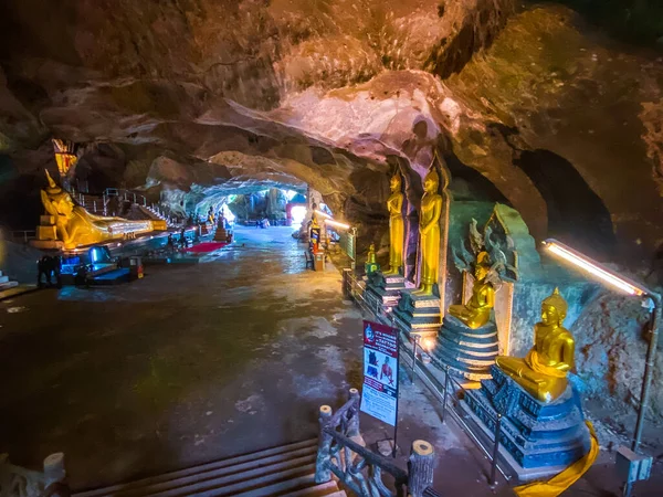 在泰国的Phang Nga山洞里的Wat Suwan Khuha寺庙里 有佛像 高质量的照片 — 图库照片