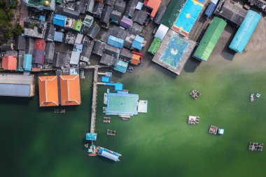 Ko Panyi (ayrıca Koh Panyee olarak da bilinir) Tayland 'ın Phang Nga ilinde bir balıkçı köyüdür..