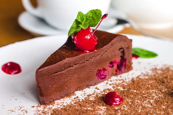 Schokoladenkuchen Kirschbrownies Süßes Schokoladendessert Mit Herry Ein Stück Kuchen Einem — Stockfoto