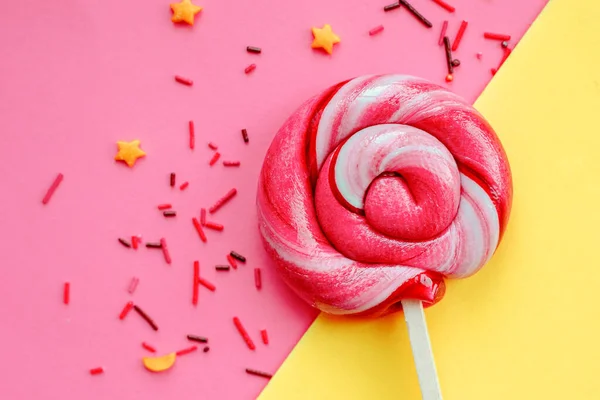 Colorful Lollipop Sugar Topping Isolated Pink Yellow Paper Background Flat — Stock Photo, Image