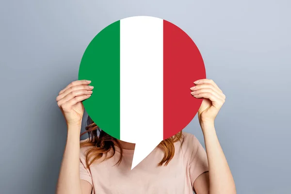 Student Girl Holds Blank White Speech Bubble Italian Flag Isolated — Stock Photo, Image