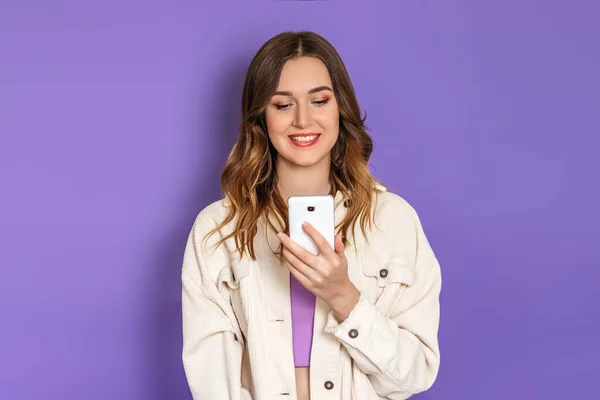 Young Caucasian Woman Wearing Beige Corduroy Jacket Looking Phone Screen — Stock Photo, Image