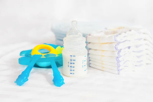 Conjunto Platos Plástico Para Bebés Biberón Mordedor Alimentación Cubiertos Azules —  Fotos de Stock