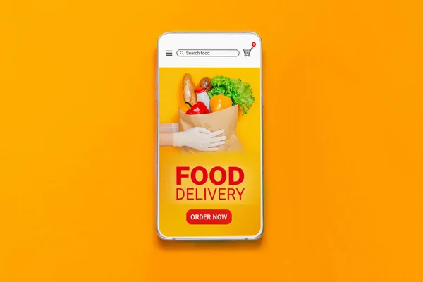 Fast food dağıtımıyla ilgili çevrimiçi uygulamalı cep telefonu ve turuncu arka planda izole edilmiş metin, üst görünüm
