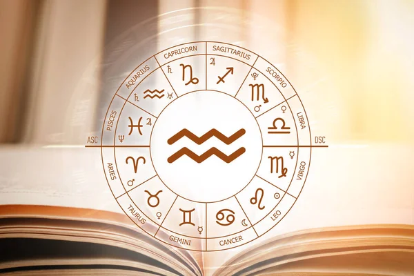 Zodiac Cirkel Mot Bakgrund Öppen Bok Med Akvarium Tecken Astrologisk — Stockfoto