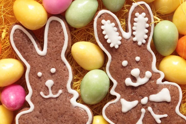 Húsvéti gyömbéres süteményeket és tojást candy — Stock Fotó