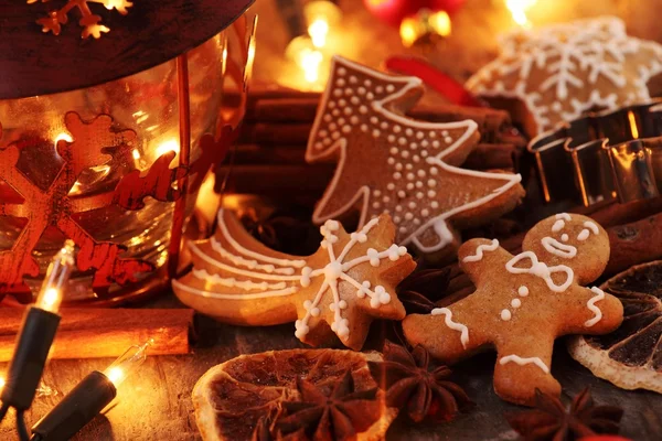 Gingerbread cookies, spices and Christmas lights — Stock Photo, Image