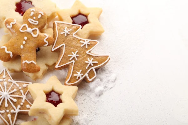 Närbild av mörbakelse cookies och pepparkakor — Stockfoto