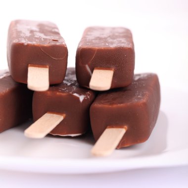 çikolata kaplama ile kremsi popsicles