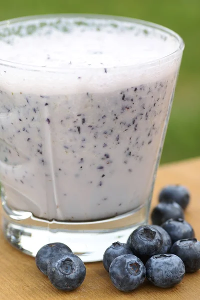 Milkshake borówki i jagody świeże — Zdjęcie stockowe