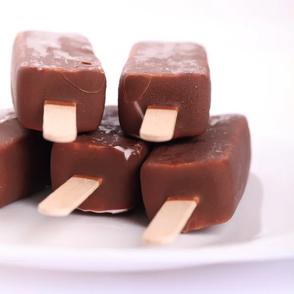 Paletas cremosas con recubrimiento de chocolate — Foto de Stock