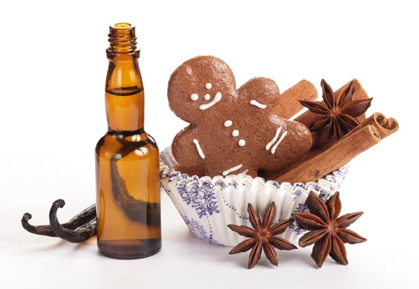 Gingerbread man, vanilla beans, anise stars, cinnamon sticks — Stock Photo, Image