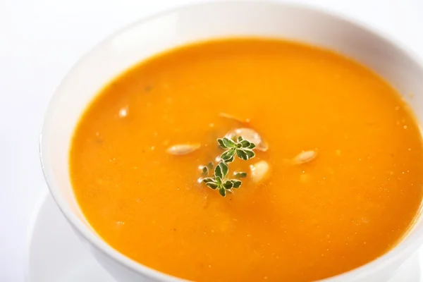 Schüssel mit Kürbissuppe — Stockfoto