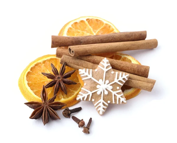 Gingerbread cookie and spices for Christmas — Stock Photo, Image