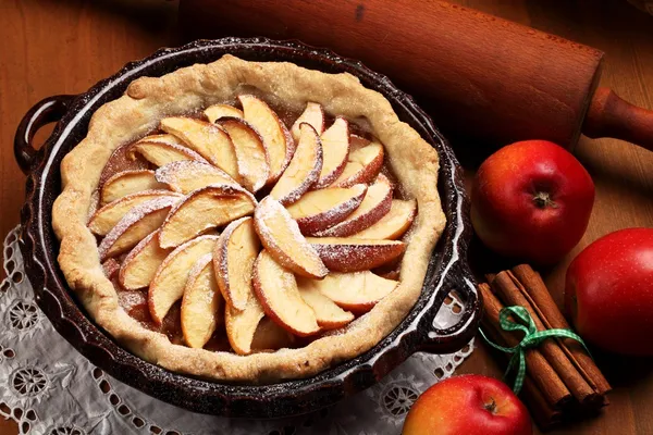 Apple pie in baking tin — Stock Photo, Image