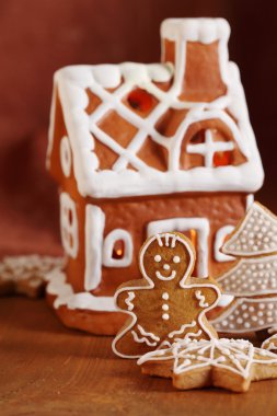 Zencefilli kurabiye ve süslemeler.