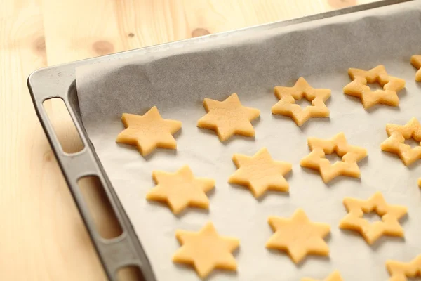 Cozinhar biscoitos para o Natal . — Fotografia de Stock