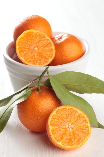 Fresh tangerines with leaves. — Stock Photo, Image