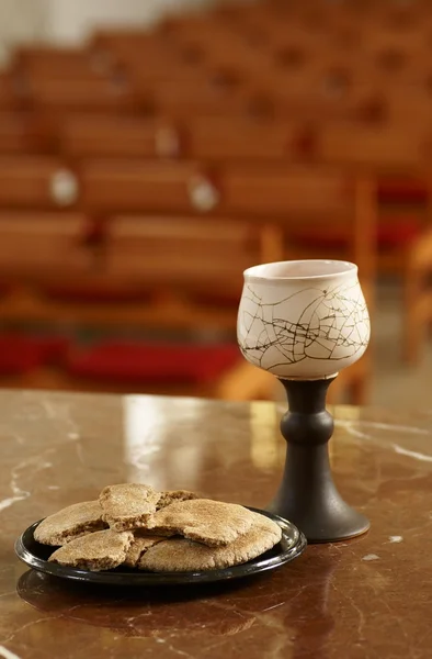 Chalice with wine and piece of bread at church — Stock Photo, Image