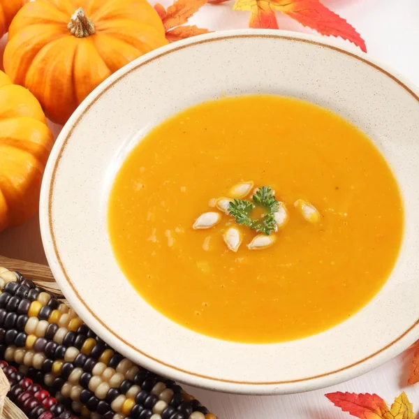 Plate with pumpkin soup and autumn decorations. — Stock Photo, Image