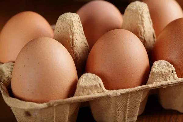 Коричневые яйца — стоковое фото
