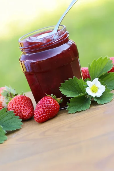 Glass with strawberry jam — Stock Photo, Image