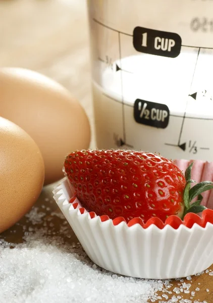 Cupcakes with strawberry — Stock Photo, Image