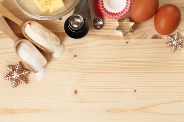 pişirme aletleri, un, şeker, yumurta ve tereyağı