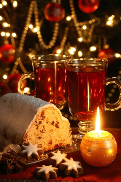 Mesa de Natal - bolo, biscoitos, velas — Fotografia de Stock