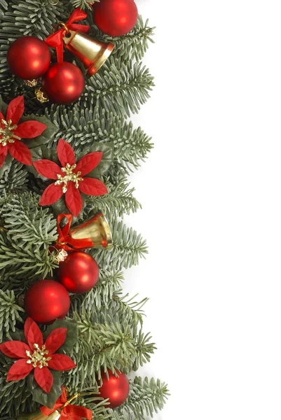 Marco de vacaciones con ramas de árbol de Navidad y decoraciones — Foto de Stock